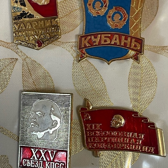 Set Of 16 city ​​award badges Pins  USSR congresses of the CPSU - Picture 3 of 5